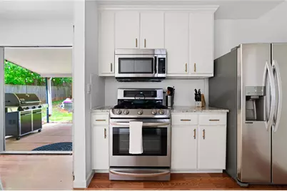 2906 Burning Oak Drive, Austin, TX 78704 - Photo 11