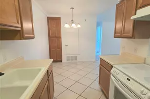 15208 Spring Hill Ln, Pflugerville, TX 78660 - Photo 7