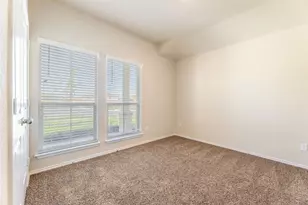 125 Break Ave, Taylor, TX 76574 - Photo 11