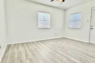 2906 E 12th St, Austin, TX 78702 - Photo 9