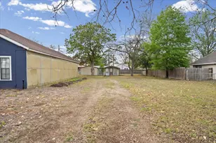1207 NE Loop 230, Smithville, TX 78957 - Photo 31