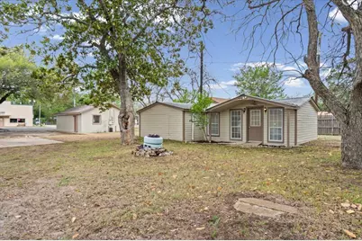 1207 NE Loop 230, Smithville, TX 78957 - Photo 3