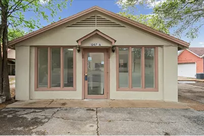 1207 NE Loop 230, Smithville, TX 78957 - Photo 13