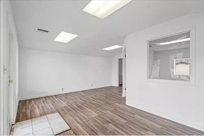 1207 NE Loop 230, Smithville, TX 78957 - Photo 17