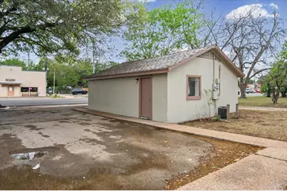 1207 NE Loop 230, Smithville, TX 78957 - Photo 23