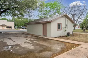 1207 NE Loop 230, Smithville, TX 78957 - Photo 23