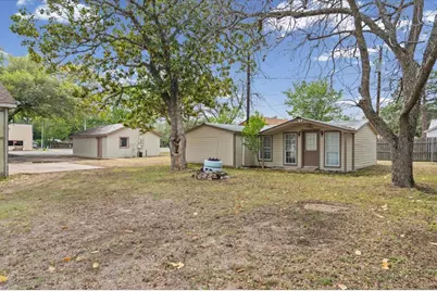 1207 NE Loop 230, Smithville, TX 78957 - Photo 11