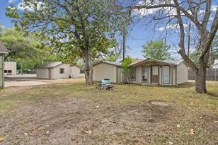 1207 NE Loop 230, Smithville, TX 78957 - Photo 11