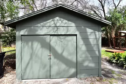 410 Kenniston Drive, Austin, TX 78752 - Photo 19