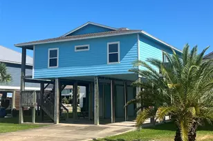 105 Pelican St, Port O'Connor, TX 77982 - Photo 1