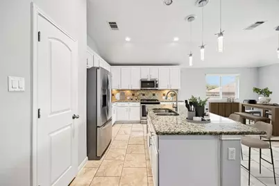 140 W Highfield Street, Hutto, TX 78634 - Photo 17