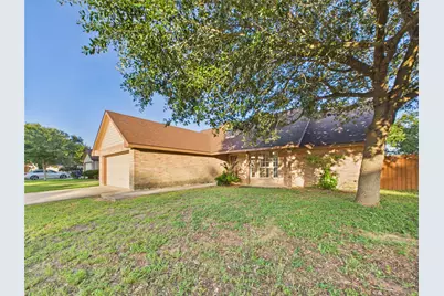 1125 Iris Crescent Drive, Floresville, TX 78114 - Photo 3