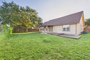 1125 Iris Crescent Dr, Floresville, TX 78114 - Photo 29