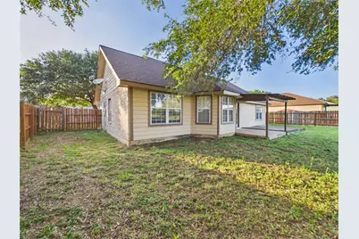 1125 Iris Crescent Drive, Floresville, TX 78114 - Photo 27
