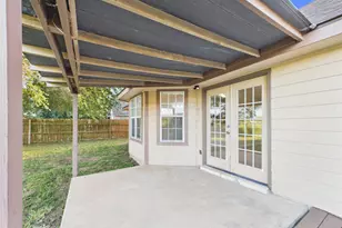 1125 Iris Crescent Dr, Floresville, TX 78114 - Photo 31
