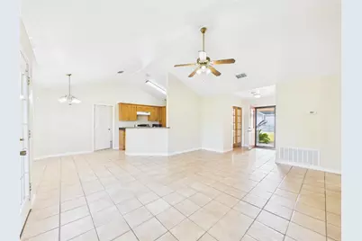 1125 Iris Crescent Drive, Floresville, TX 78114 - Photo 7