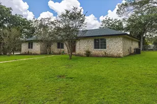 250 Hickory Dr, Elgin, TX 78621 - Photo 3