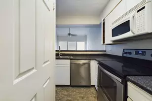 807 W 25th St, Austin, TX 78705 - Photo 13