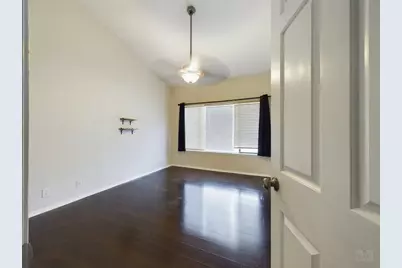 807 W 25th Street #304, Austin, TX 78705 - Photo 17