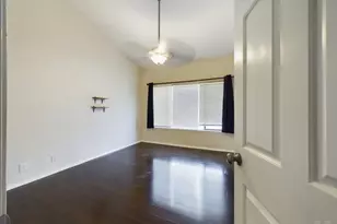 807 W 25th St, Austin, TX 78705 - Photo 17