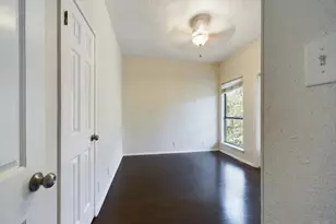 807 W 25th St, Austin, TX 78705 - Photo 5