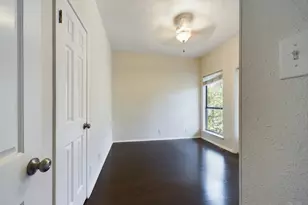 807 W 25th St, Austin, TX 78705 - Photo 7