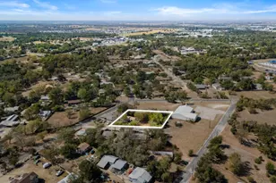 102 Masonic Dr, Elgin, TX 78621 - Photo 7