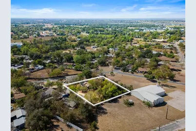 102 Masonic Drive, Elgin, TX 78621 - Photo 3