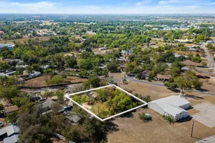 102 Masonic Dr, Elgin, TX 78621 - Photo 3