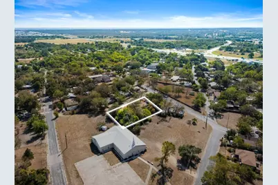 102 Masonic Drive, Elgin, TX 78621 - Photo 5