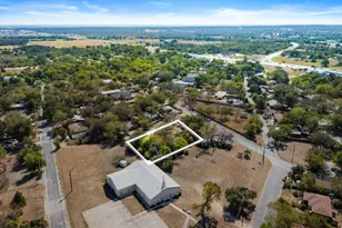 102 Masonic Dr, Elgin, TX 78621 - Photo 5