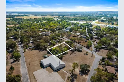 102 Masonic Drive, Elgin, TX 78621 - Photo 5