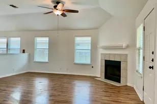 706 Stewart Dr, Hutto, TX 78634 - Photo 3