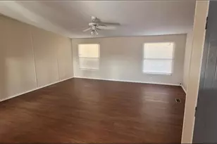 404 W Cleveland St, Elgin, TX 78621 - Photo 21