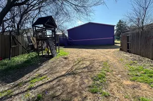 404 W Cleveland St, Elgin, TX 78621 - Photo 5