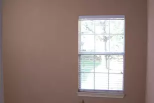 1400 T H Johnson Dr, Taylor, TX 76574 - Photo 11