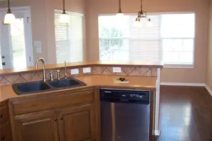 1400 T H Johnson Dr, Taylor, TX 76574 - Photo 5