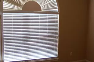 1400 T H Johnson Dr, Taylor, TX 76574 - Photo 9