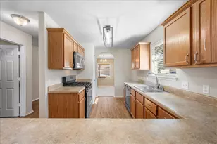 211 Tolcarne Dr, Hutto, TX 78634 - Photo 11