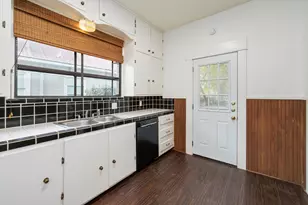 304 W 35th St, Austin, TX 78705 - Photo 7