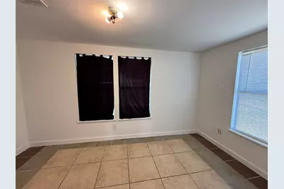 909 E Market Street, Lockhart, TX 78644 - Photo 9