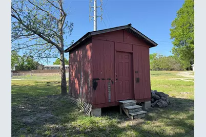 909 E Market Street, Lockhart, TX 78644 - Photo 15