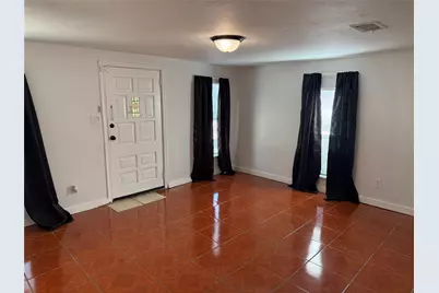 909 E Market Street, Lockhart, TX 78644 - Photo 3