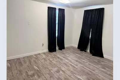 909 E Market Street, Lockhart, TX 78644 - Photo 13