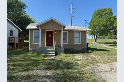909 E Market Street, Lockhart, TX 78644 - Photo 1