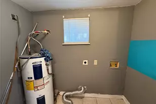 909 E Market St, Lockhart, TX 78644 - Photo 7