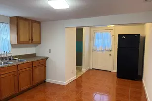 909 E Market St, Lockhart, TX 78644 - Photo 5