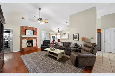 127 S Pohakea Drive, Bastrop, TX 78602 - Photo 3