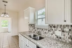 6102 Reicher Dr, Austin, TX 78723 - Photo 11