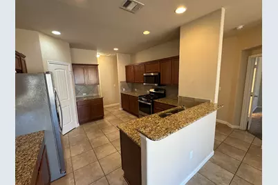 424 Langely, Kyle, TX 78640 - Photo 5